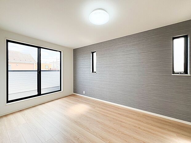 【リビング以外の居室】【Room-洋室】
シンプルにデザインされた室内。家具やレイアウトでお好みの空間に。