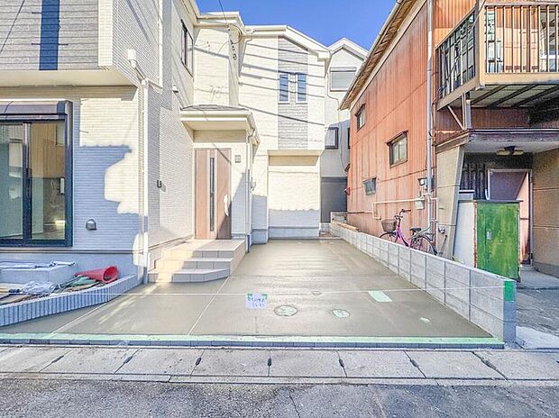 【駐車場】戸建ての購入を検討することになったきっかけに「駐車場を持てること」を挙げる方が多くいらっしゃいます。駐車場代金を支払続ける必要がないことは、駐車場付き戸建を持つ最大のメリットです。