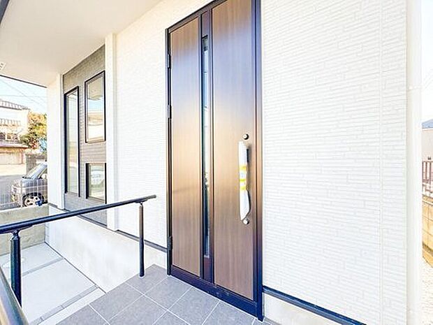 【【玄関】】玄関はおうちの顔と言われます。玄関アプローチは、外観デザインの印象を左右します。ご家族の個性を出しながら、素敵な玄関でお客様をお迎えしてください。