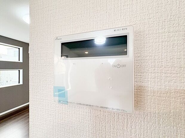 【【オートバス】】パネルからワンタッチで自動的にお湯張りができる設備。お風呂のお湯がたまったかどうかいちいち浴室へ確認に行かずにすみ、うっかりお湯を溢れさせてしまうこともなくなります。