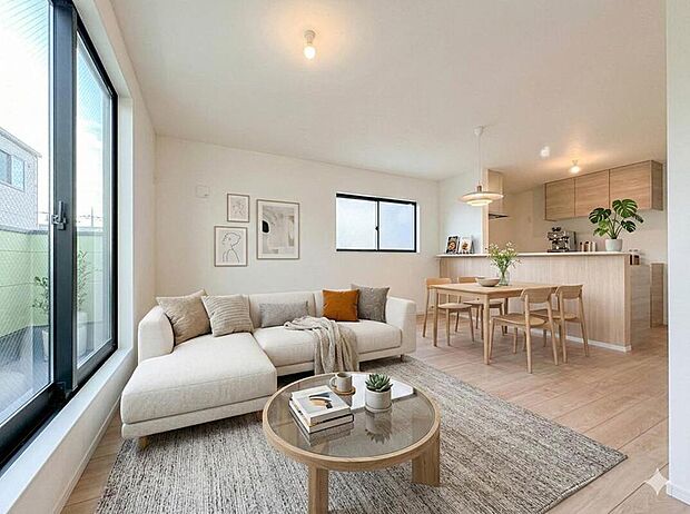 【リビング　LDK16.2帖】
整然とした空間演出、快適な理想の暮らしの実現は家のみの拘りではなく、そこで暮らす方々にとって素敵な環境であることも挙げられると思います。