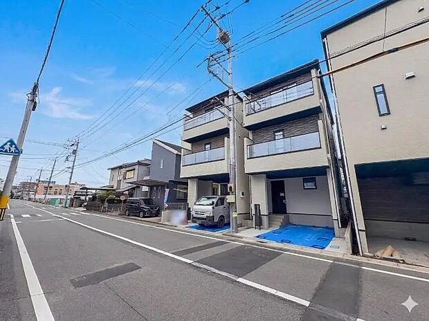 【外観】家族の温かさと陽光の暖かさ、楽しい毎日と明るい未来を予感させる「空間が織り成すひとつ先の住み心地」を演出します。