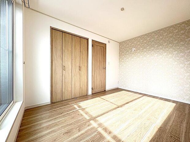 【リビング以外の居室】【洋室6帖】3階洋室・クローゼット完備・南向き主採光、バルコニーに面した洋室