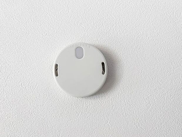 【【火災警報器】】火災により発生する煙を感知し、警報を発して火災の発生を知らせてくれます。