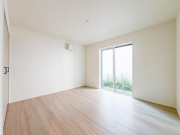 【リビング以外の居室】シンプルな内装はおしゃれのポイントです。シンプルは華美より飽きがこないからです。色や模様でおしゃれ感をだす。それがシンプルイズビューティーです。