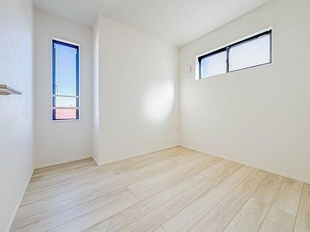 【【洋室】】シンプルにデザインされた室内。家具やレイアウトでお好みの空間に。