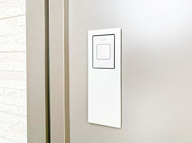 【【電子キー】】玄関ドアのカギの開け閉めも、これからは電子錠でスマートに。