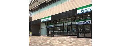 ファミリーマート武蔵浦和駅東店 650m(徒歩9分)