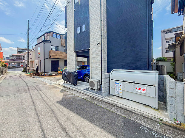 【【ゴミ置き場】】区画内の一角にゴミ置き場がございます。ボックスタイプなので衛生面も安心です。