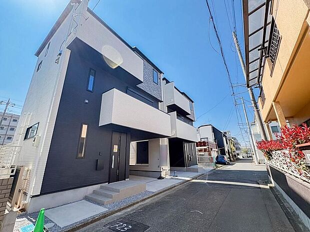 【【外観】】家族の温かさと陽光の暖かさ、楽しい毎日と明るい未来を予感させる「空間が織り成すひとつ先の住み心地」を演出します。