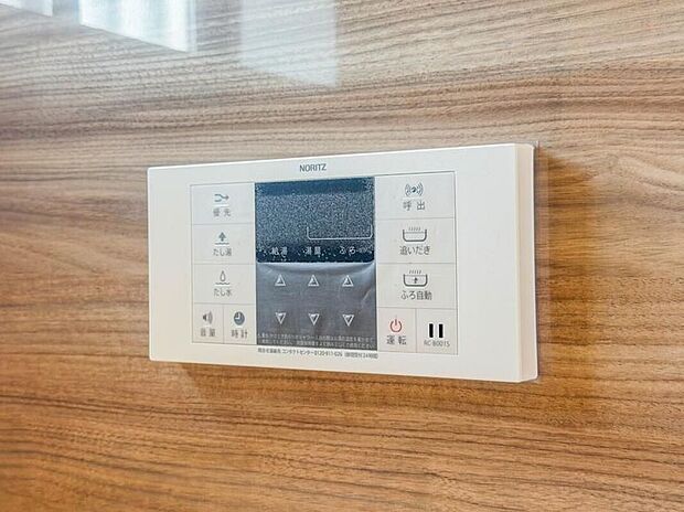 【【浴室コントロールパネル】】多彩な機能満載のリモコンは、毎日のお風呂ライフをより楽しく便利にしてくれる機能がいっぱいです。
