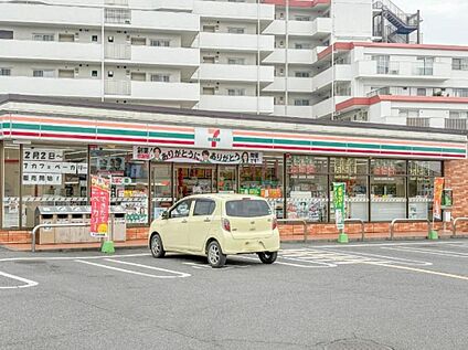 セブンイレブン川口根岸小学校前店 320m(徒歩4分)