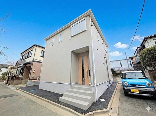 一つ屋根の下にそれぞれの暮らしがある。お部屋ぐらいは自分の価値観で自由にしたい。だからこそ、そのベースはシンプルであるべきだと思う。なぜなら、時の流れで人の好みは変わっていくものだから。
