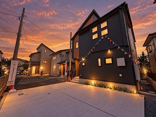 【外観】住む人を映し出す洗練された佇まいは、いつまでも輝き続けながらいつしか街の風景に溶け込んでいきます。