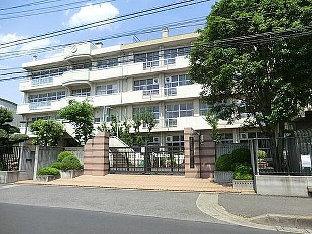 さいたま市立浦和大里小学校(約1,070m)