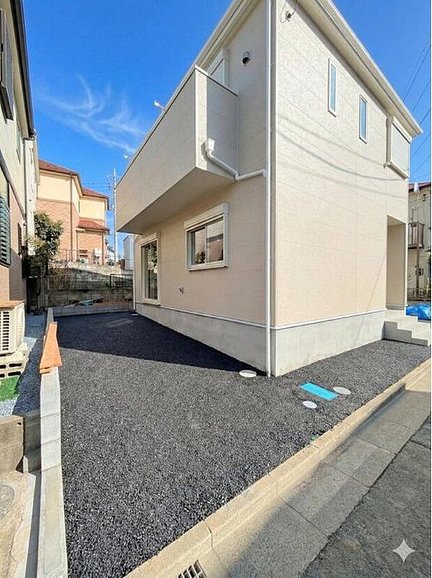 【駐車場】～「すぐ見たい」対応します～
お時間によりますが、急に空いた時間が出来た時、近くなんでこの物件だけ室内を見てみたい等、できる限りご対応いたします。まずはお気軽にお声をおかけ下さい、お待ちしております。