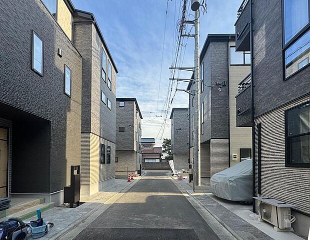 【前面道路含む現地写真】分譲地に新たに4棟完成予定。
本日から内見可能です♪
少しでも気になりましたら、お気軽にお問合せください♪