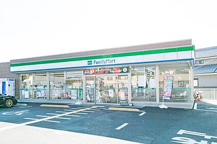 ファミリーマートさいたま神田店 384ｍ(徒歩5分)