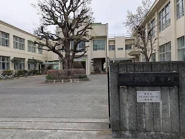 昭島市立共成小学校(約628m)
