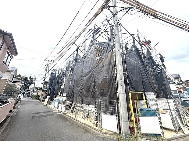 【現地外観写真】物件の陽当りや通風・仕様設備やお部屋の大きさの比較、近隣・周辺環境や街並みなど、資料には掲載していない情報が現地にはたくさんあります。 是非一度、現地をご確認ください。