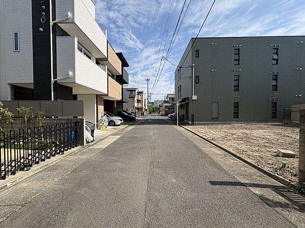 東側前面道路(2026年7月撮影)