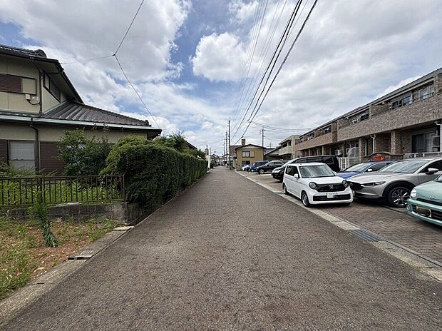 北西側前面道路(2026年7月撮影)