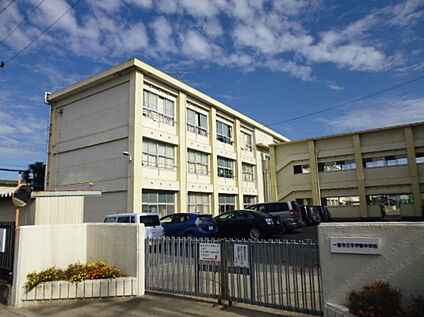  一宮市立今伊勢中学校 1,260m(徒歩16分)