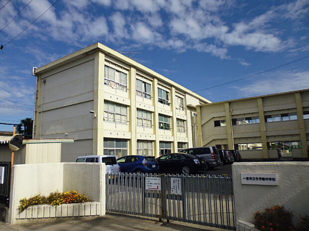 一宮市立今伊勢中学校(約1m)