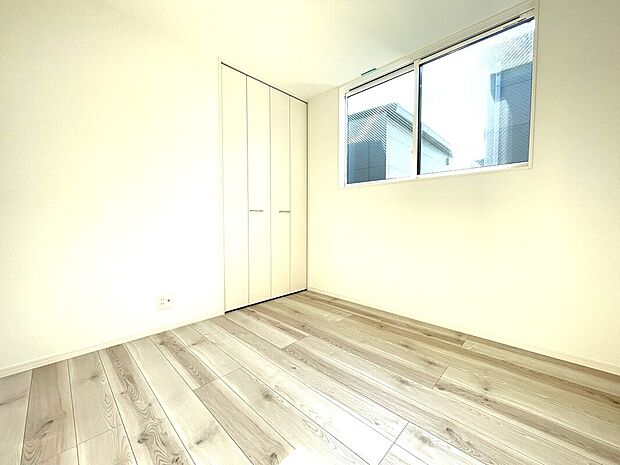 【洋室 B号棟】■子ども部屋にも広々クローゼット
■埃やゴミが溜まらない吊り戸を採用