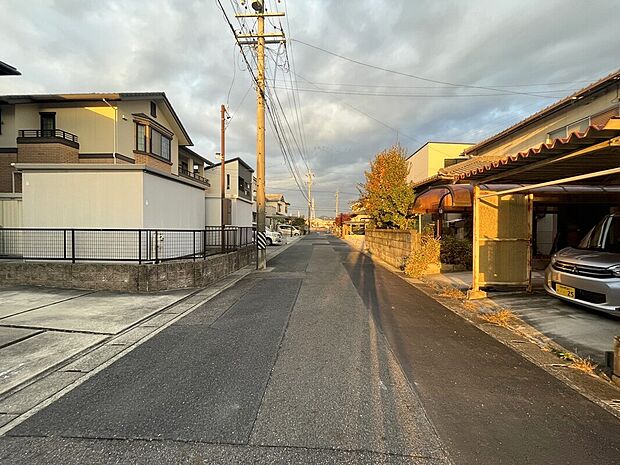 【前面道路】現地（2025年12月）撮影
■西道路幅員約5.9ｍ