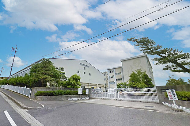 豊田市立美里中学校(約600m)