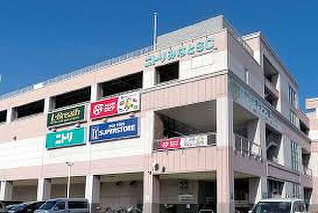 ロピア名古屋みなと店(約460m)