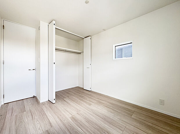 【洋室　C号棟】十分な収納スペースをつくることで美しい空間づくりの手助けをします