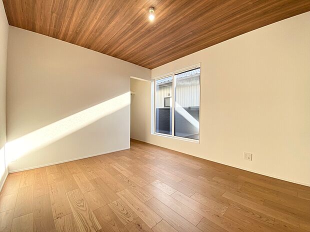 【主寝室 同仕様写真】■ゆったりとした広さを確保した癒しの主寝室。広々ウォークインクローゼット設置で、収納力も十分。快適な新生活が送れます。