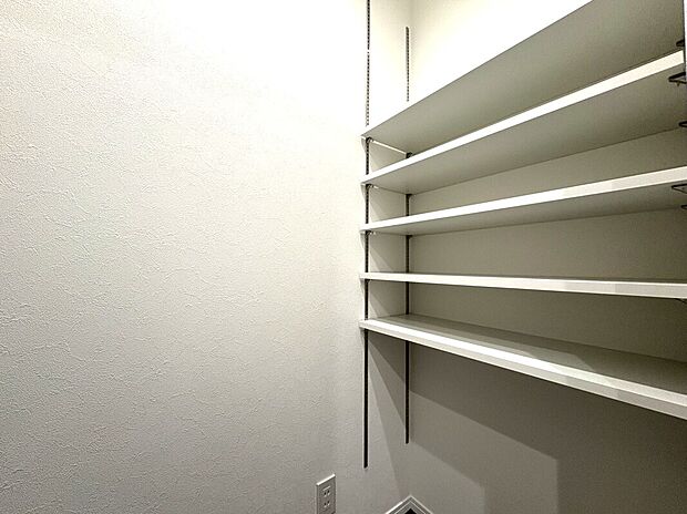 【土間収納】■ゴルフバックやベビーカーを収納できる土間収納付き