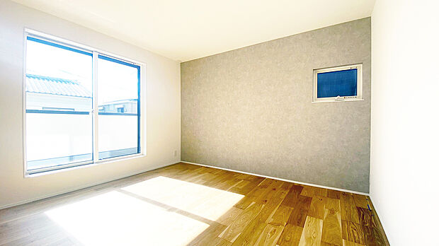 【主寝室 施工例】■収納上手ウォークインクローゼット有り
■生活のしやすさを考えてコンセントを2か所に設置