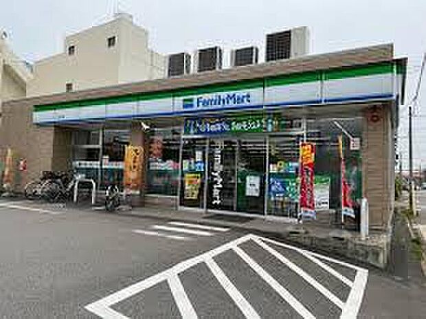 ファミリーマート中川富川町店（約110m）