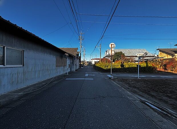 【前面道路】前面道路　西側
前面道路幅員4.7m
2025年12月撮影