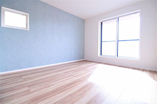 【主寝室　同一仕様】■収納上手ウォークインクローゼット有り　　　　　　　　　　　　■アクセントクロスをあしらった空間