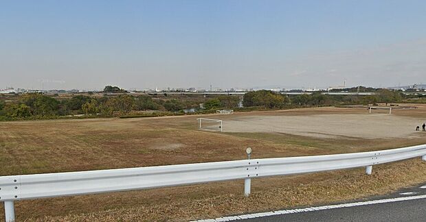 渡橋河川緑地グランド(約700m)
