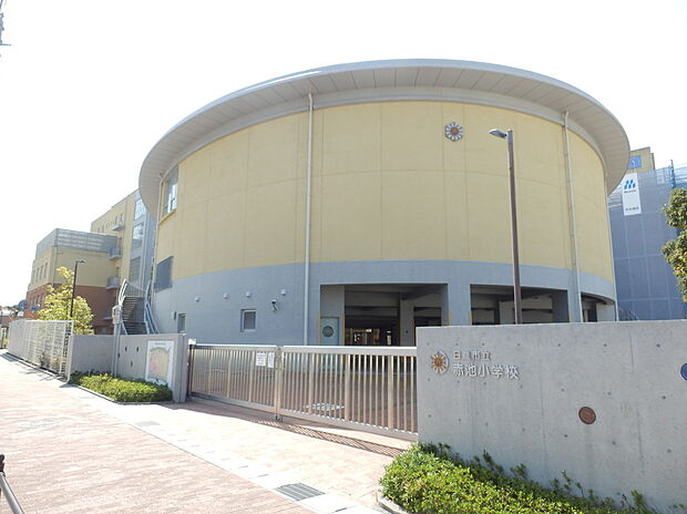 日進市立赤池小学校(約1m)