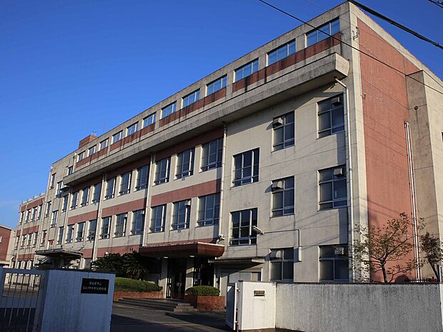 日比野中学校(約730m)