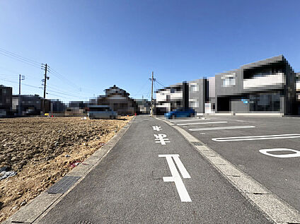 北東側前面道路