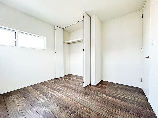 【洋室 施工例】■安全にも配慮。窓の位置を高くした子ども部屋。小さなお子様の転落を防ぎます。