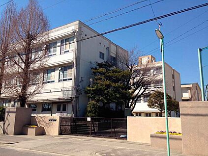 供米田中学校 730m(徒歩10分)