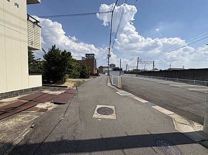 前面道路(2026年6月撮影)