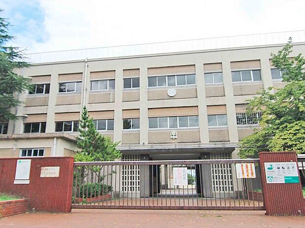 南陽中学校(約580m)