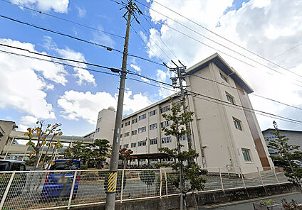 豊川市立東部中学校 1300m(徒歩約17分)
