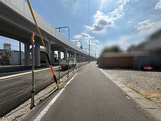 【前面道路(2026年8月)撮影】南側公道幅員約10.0m