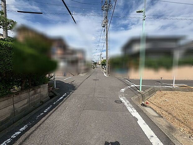 【前面道路含む外観】北側前面道路(2026年6月撮影)